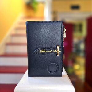 P TRAVEL-DESIGN Airtag Passport Holder For Women